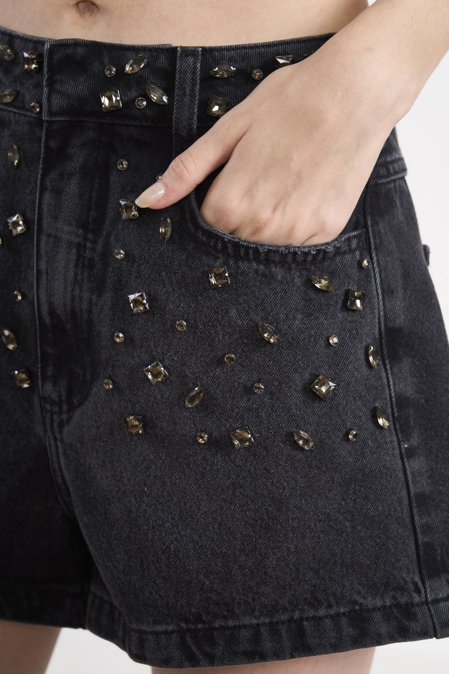 Short Jeans Jade Com Bordado Manual Indigo Preto