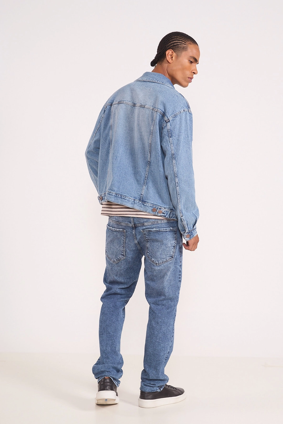 Jaqueta Jeans Trucker Com Bolsos Índigo