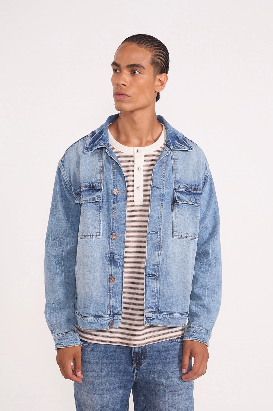 Jaqueta Jeans Trucker Com Bolsos Índigo