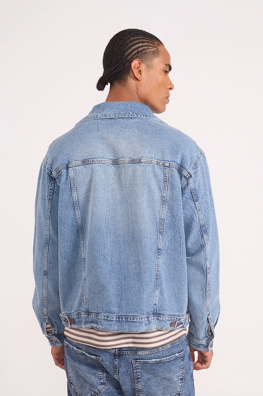 Jaqueta Jeans Trucker Com Bolsos | Colcci