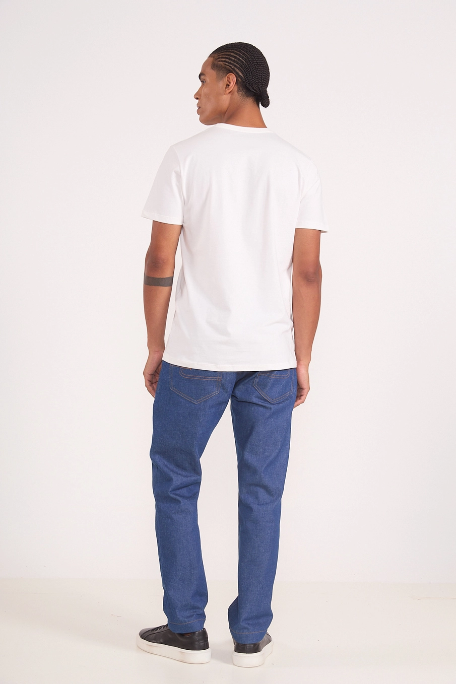 Camiseta Básica Com Estampa Frontal Off Shell
