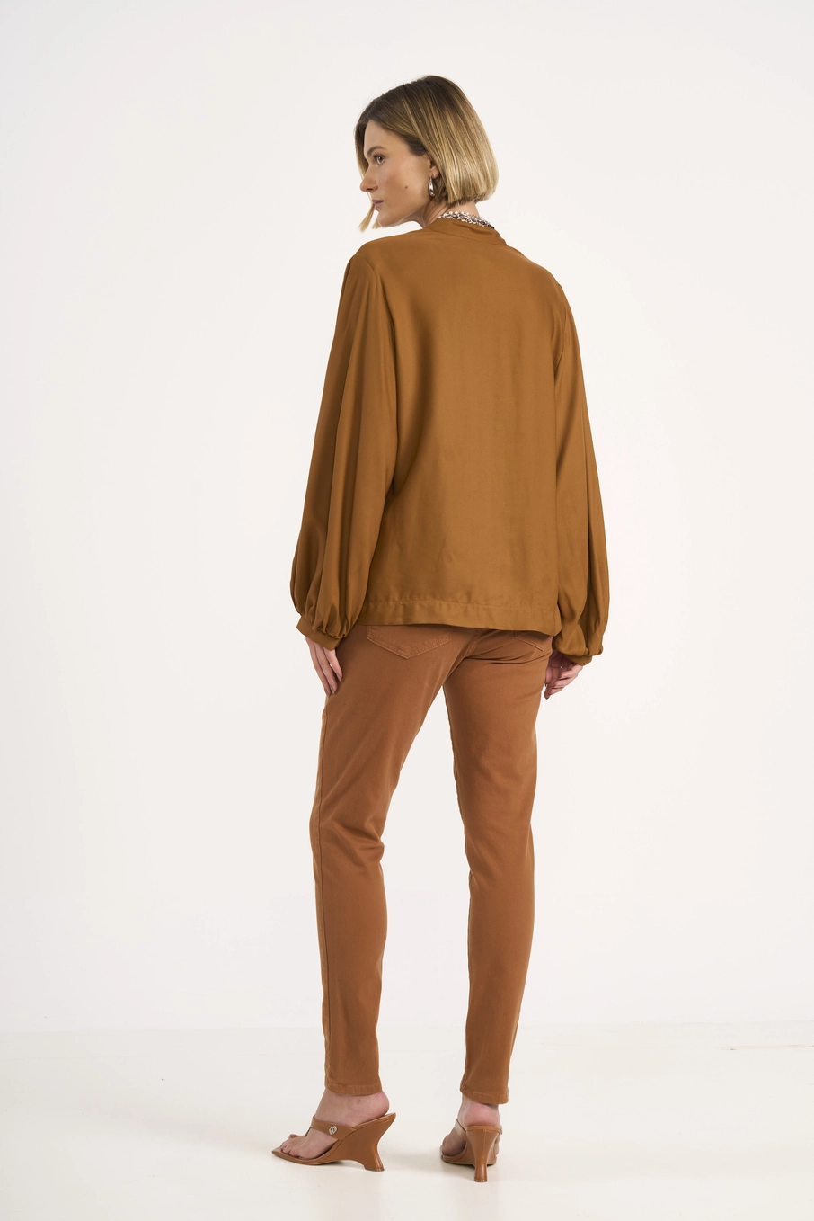 Camisa Fluida Mangas Bufantes Marrom