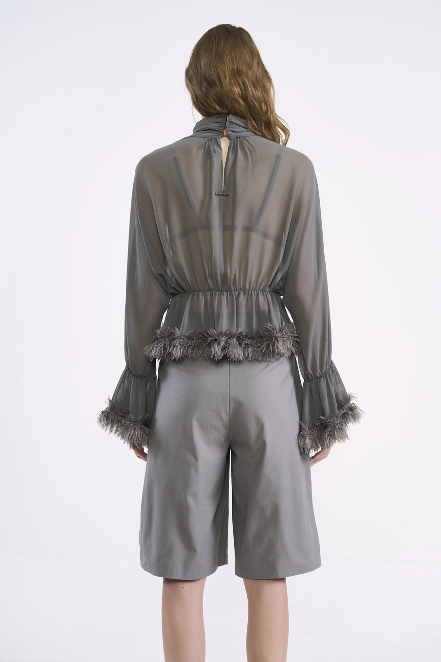 Blusa Fluida Manga Longa Com Cintura Marcada Cinza