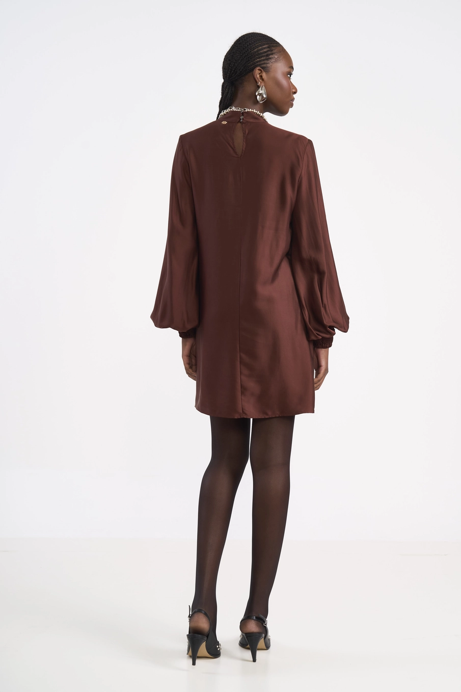 Vestido Curto Nostalgic Mangas Bispo Marrom