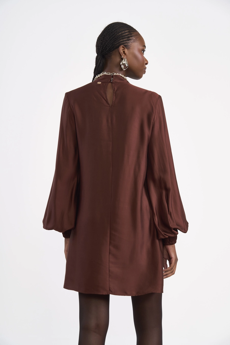 Vestido Curto Nostalgic Mangas Bispo Marrom