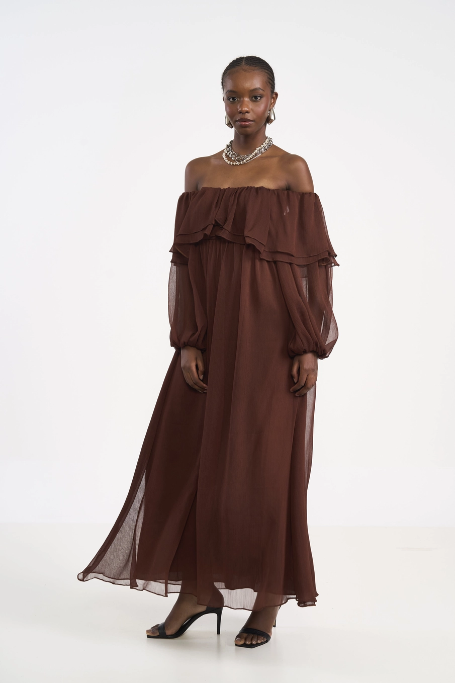Vestido Em Tule Fluido Ombro A Ombro Marrom
