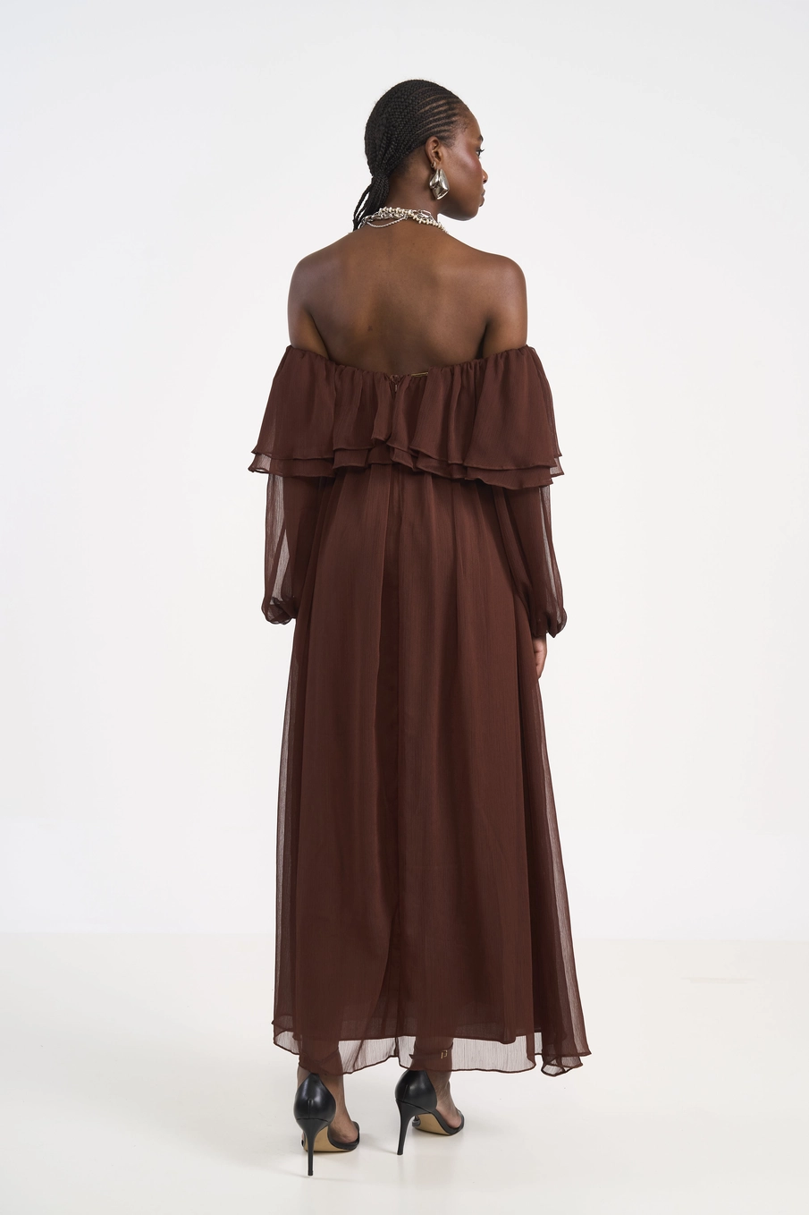 Vestido Em Tule Fluido Ombro A Ombro Marrom