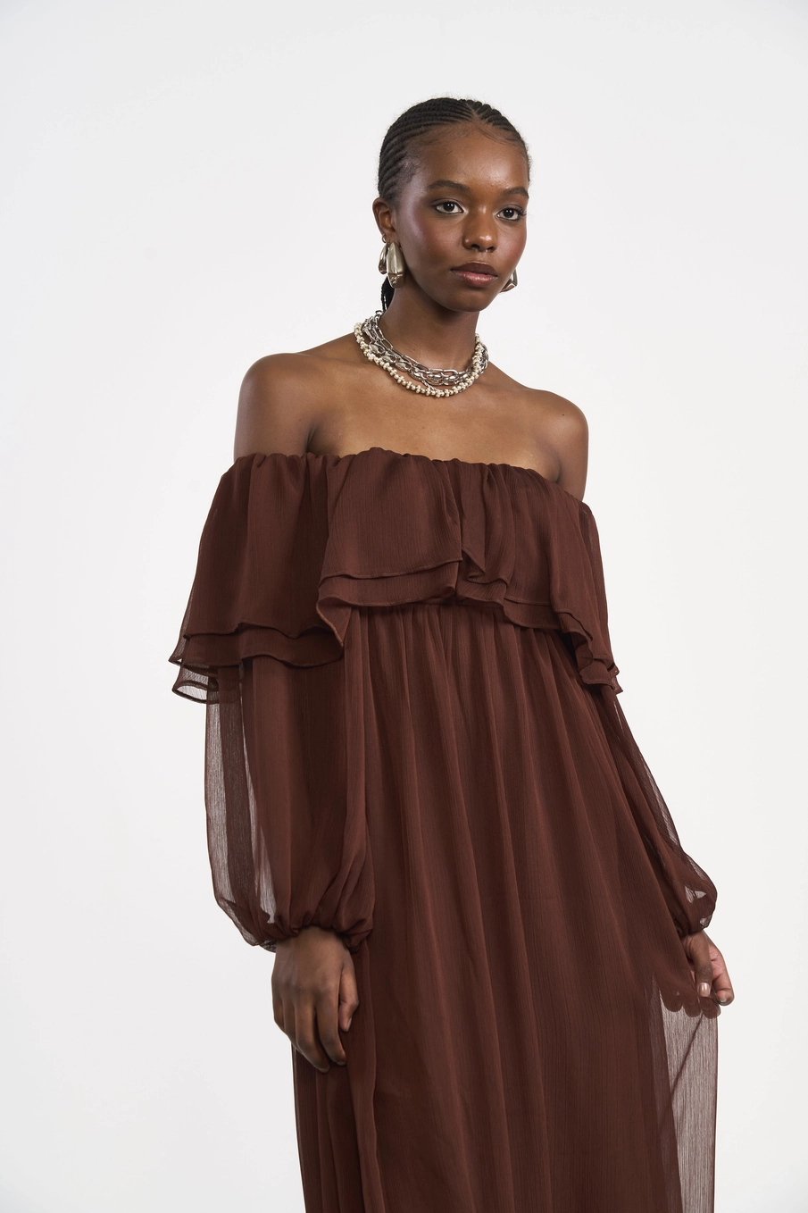 Vestido Em Tule Fluido Ombro A Ombro Marrom