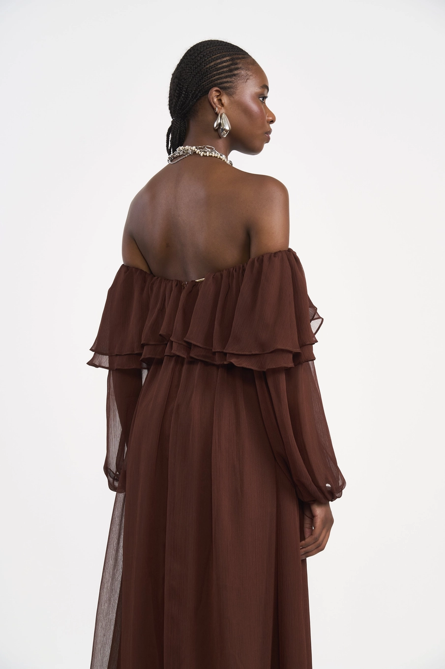 Vestido Em Tule Fluido Ombro A Ombro Marrom