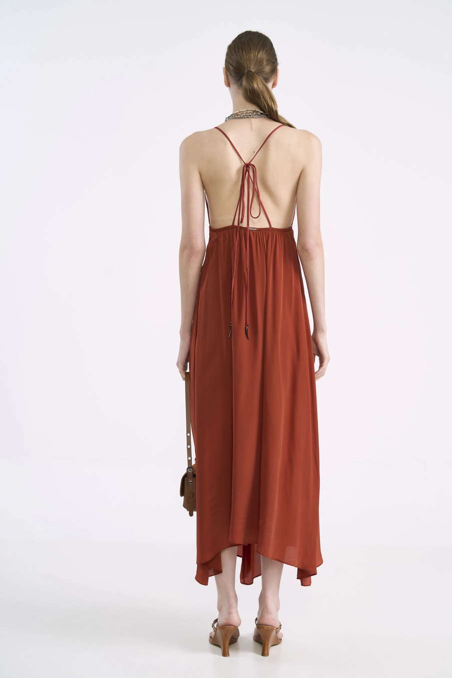 Vestido Longo Fluido Frente Única Marrom