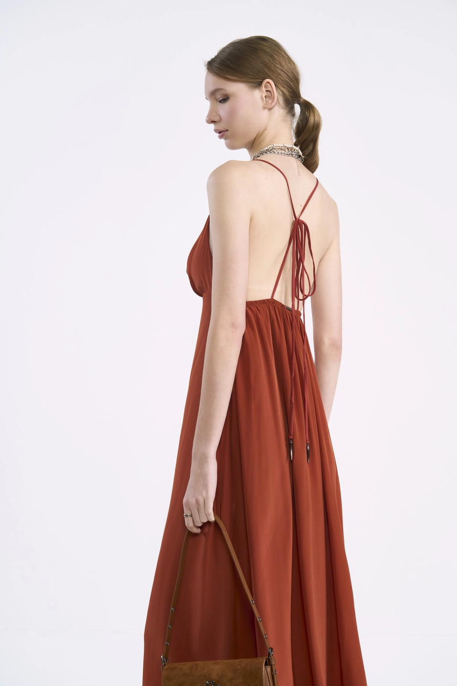 Vestido Longo Fluido Frente Única Marrom