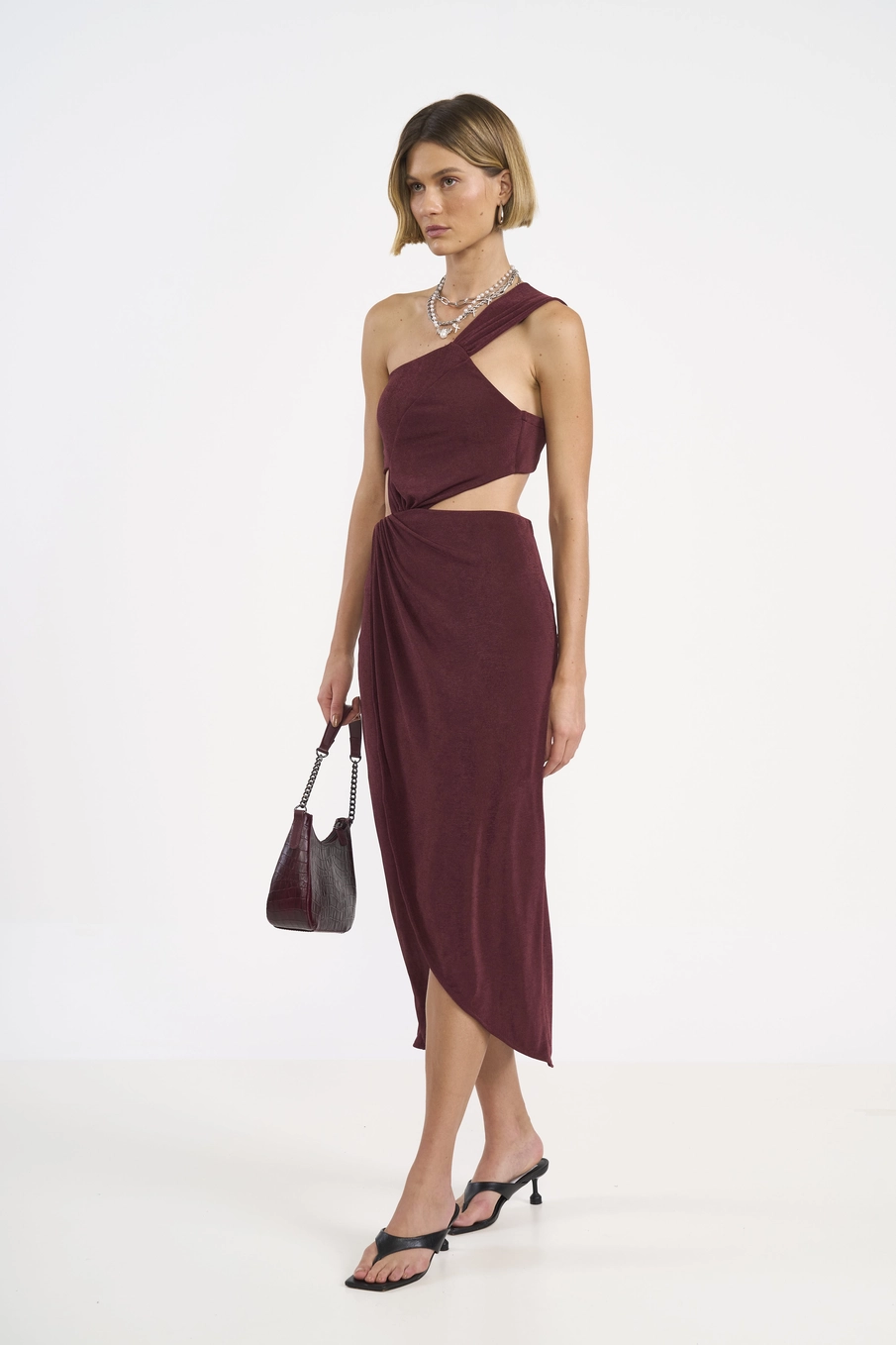 Vestido Midi Um Ombro Só Com Recortes Bordô