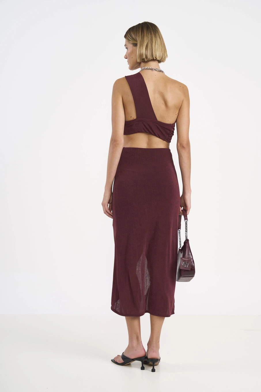 Vestido Midi Um Ombro Só Com Recortes Bordô
