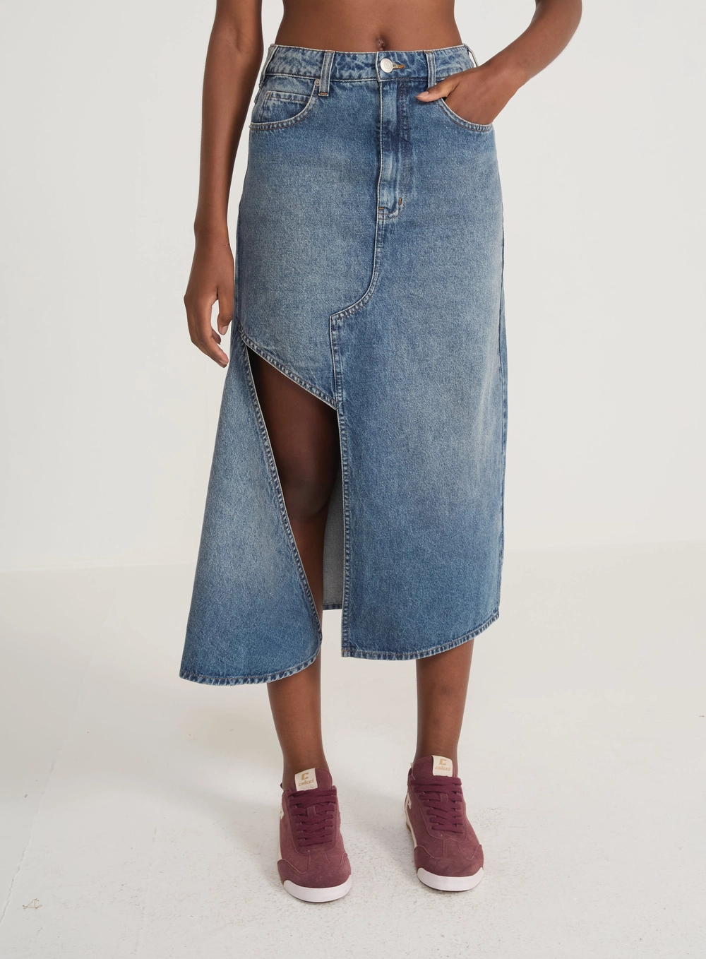 Saia Jeans Midi Com Fenda Assimétrica Índigo