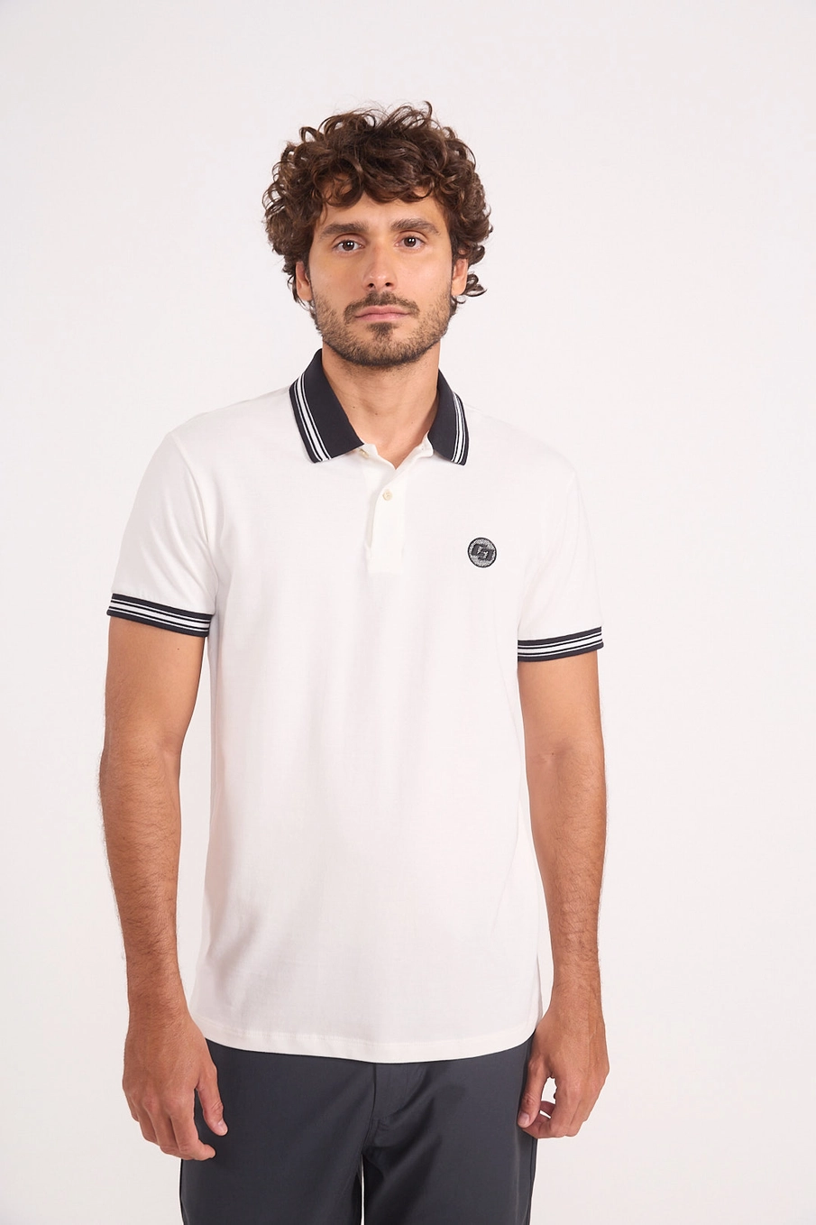 Polo Masculina Com Detalhe Em Listras Off Shell