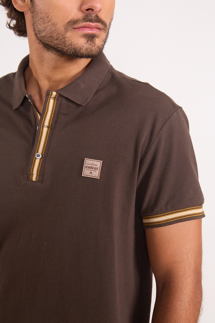 Polo Masculina Detalhe Contraste Marrom Coconut