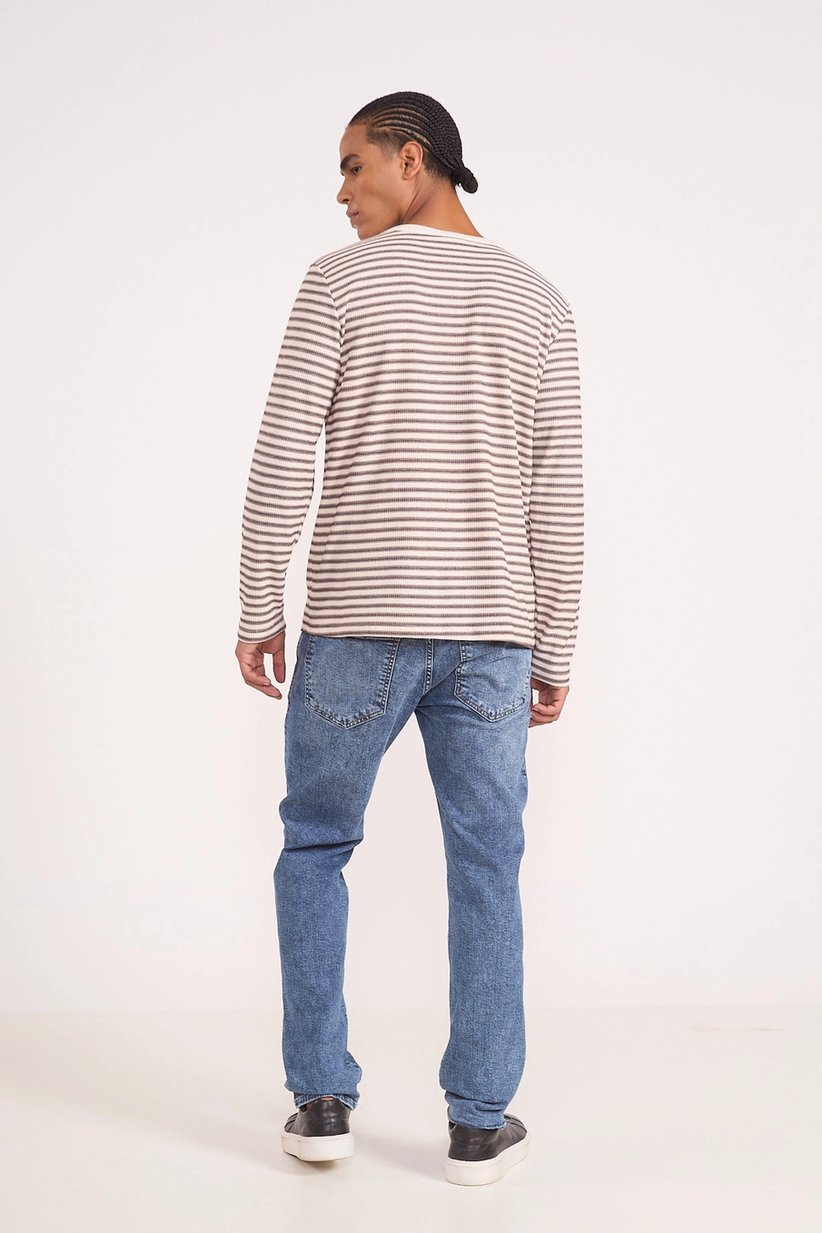 Polo Masculina Listrada Com Gola Henley Estampados