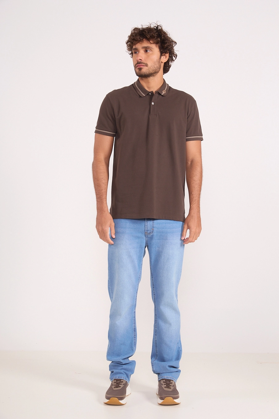 Polo Piquet Com Friso Contrastante Marrom Coconut