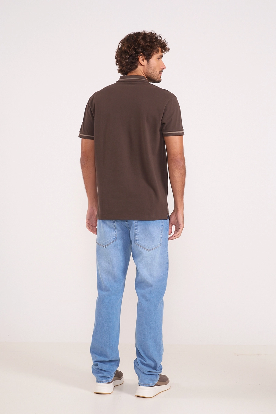 Polo Piquet Com Friso Contrastante Marrom Coconut