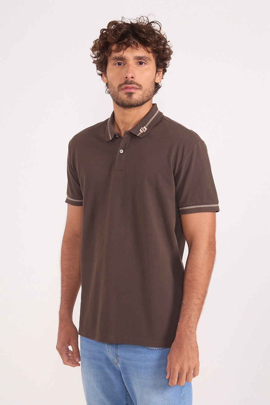 Polo Piquet Com Friso Contrastante Marrom Coconut