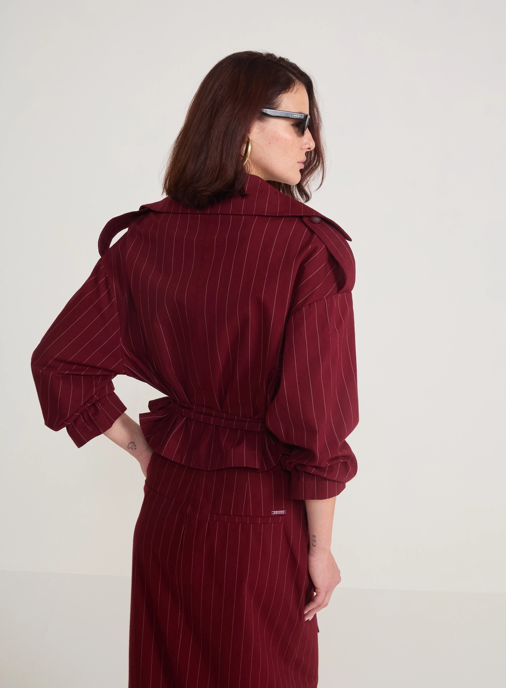 Jaqueta Trench Coat Em Risca De Giz Estampados