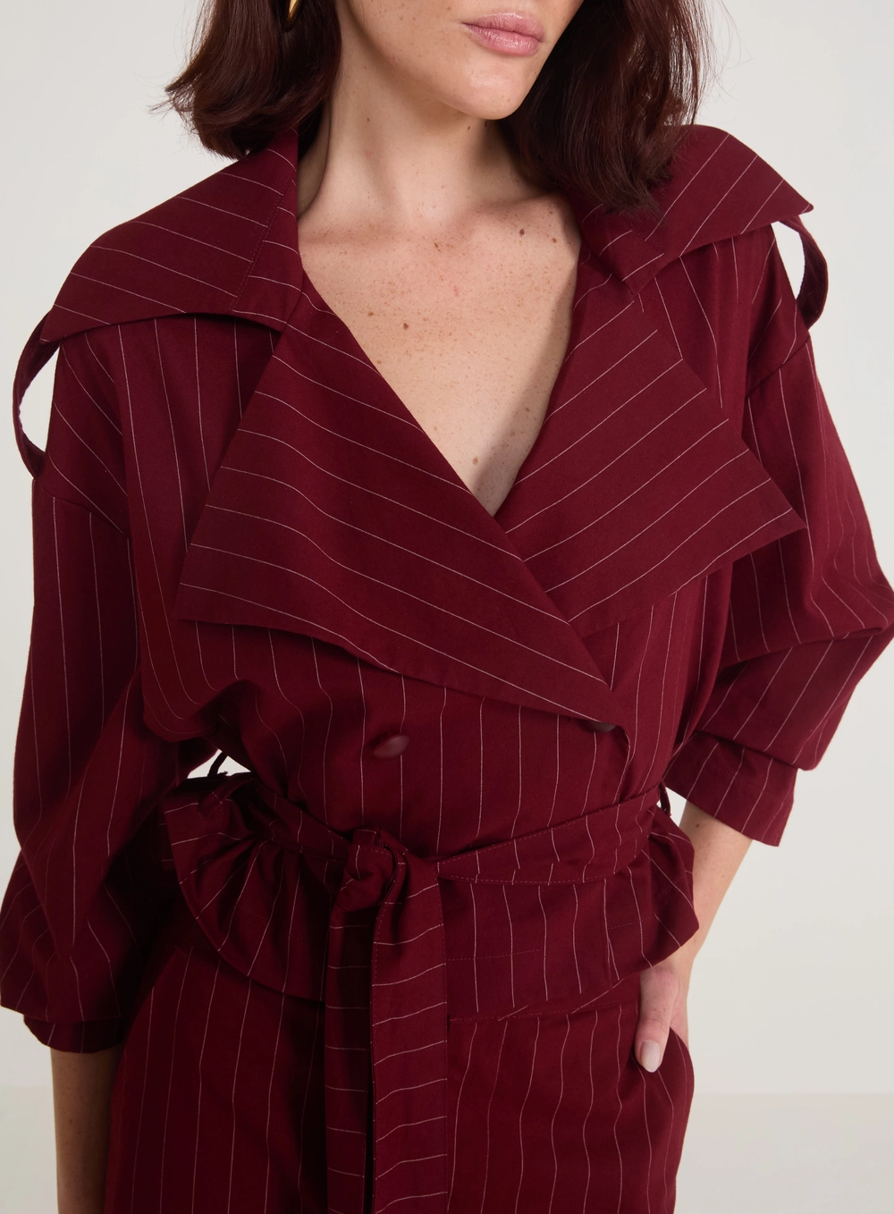 Jaqueta Trench Coat Em Risca De Giz Estampados