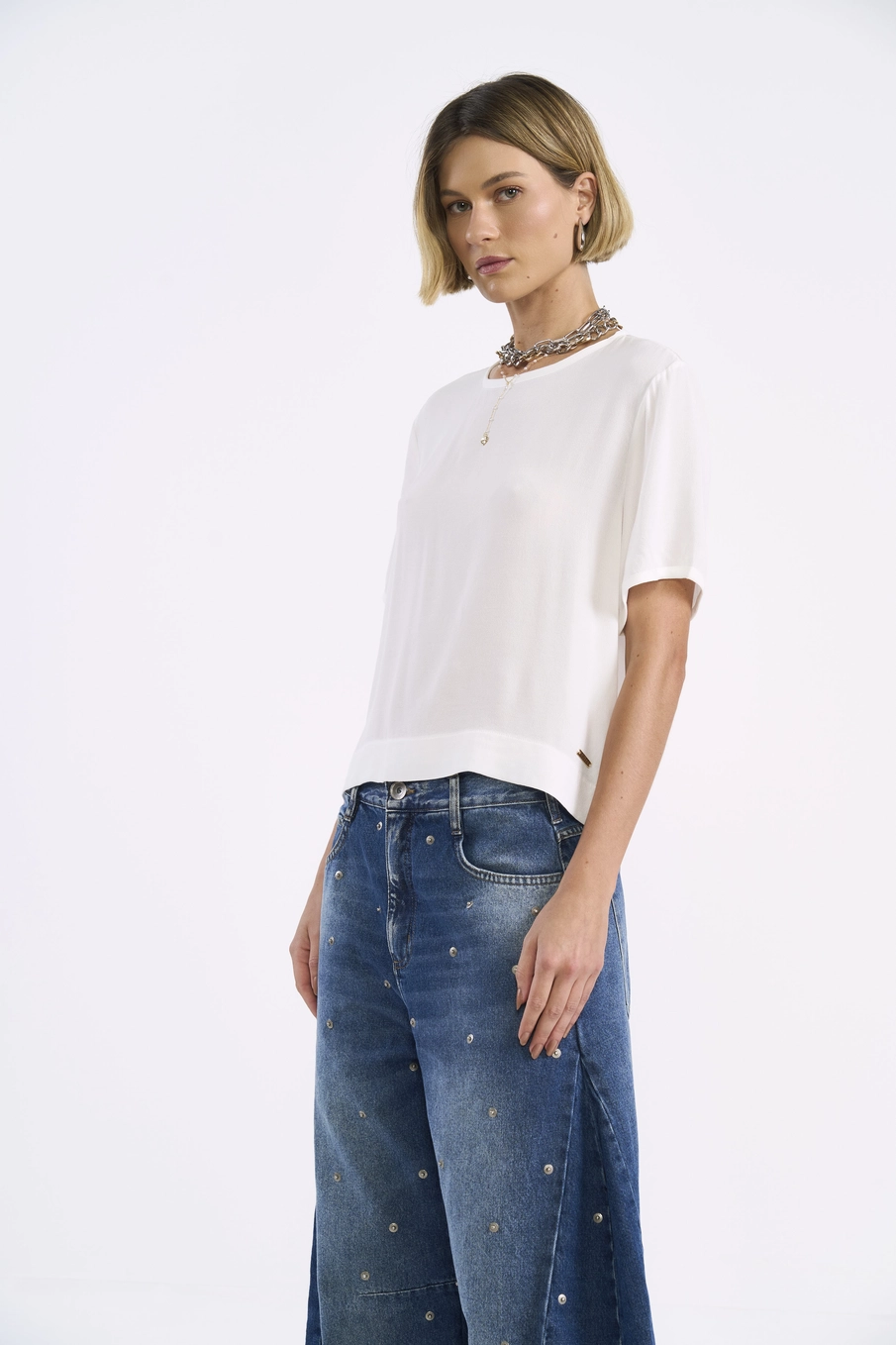 Camiseta Feminina Fluida Com Recorte Costas Off Shell