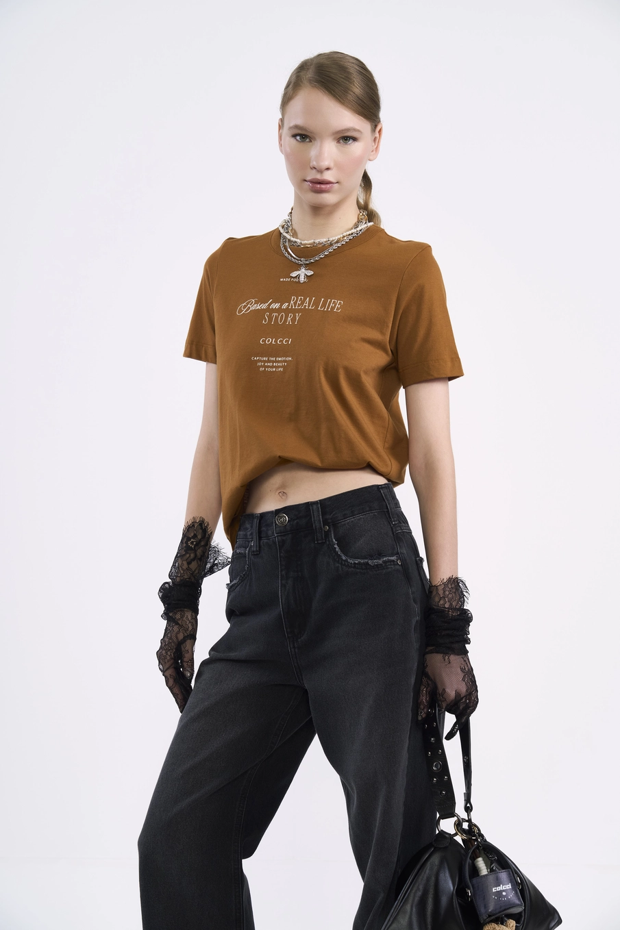 Camiseta Reta Em Malha Com Estampa Marrom