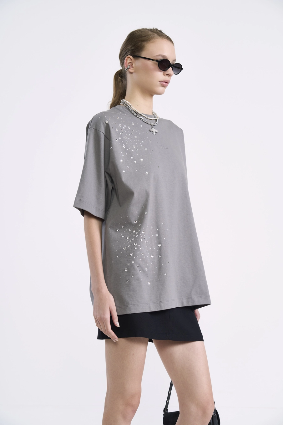 Camiseta Feminina Over Com Strass Cinza