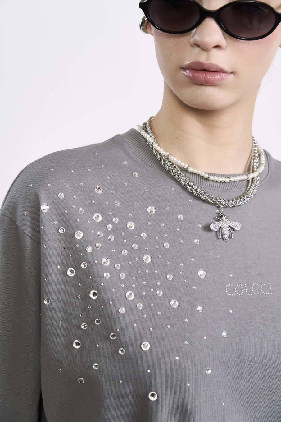Camiseta Feminina Over Com Strass Cinza