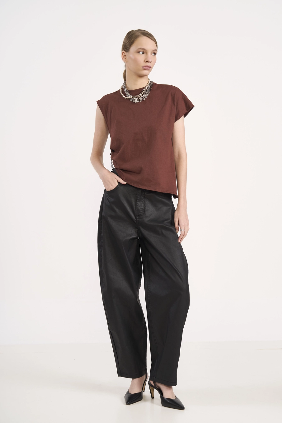 Camiseta Feminina Reta Com Abertura Lateral Marrom