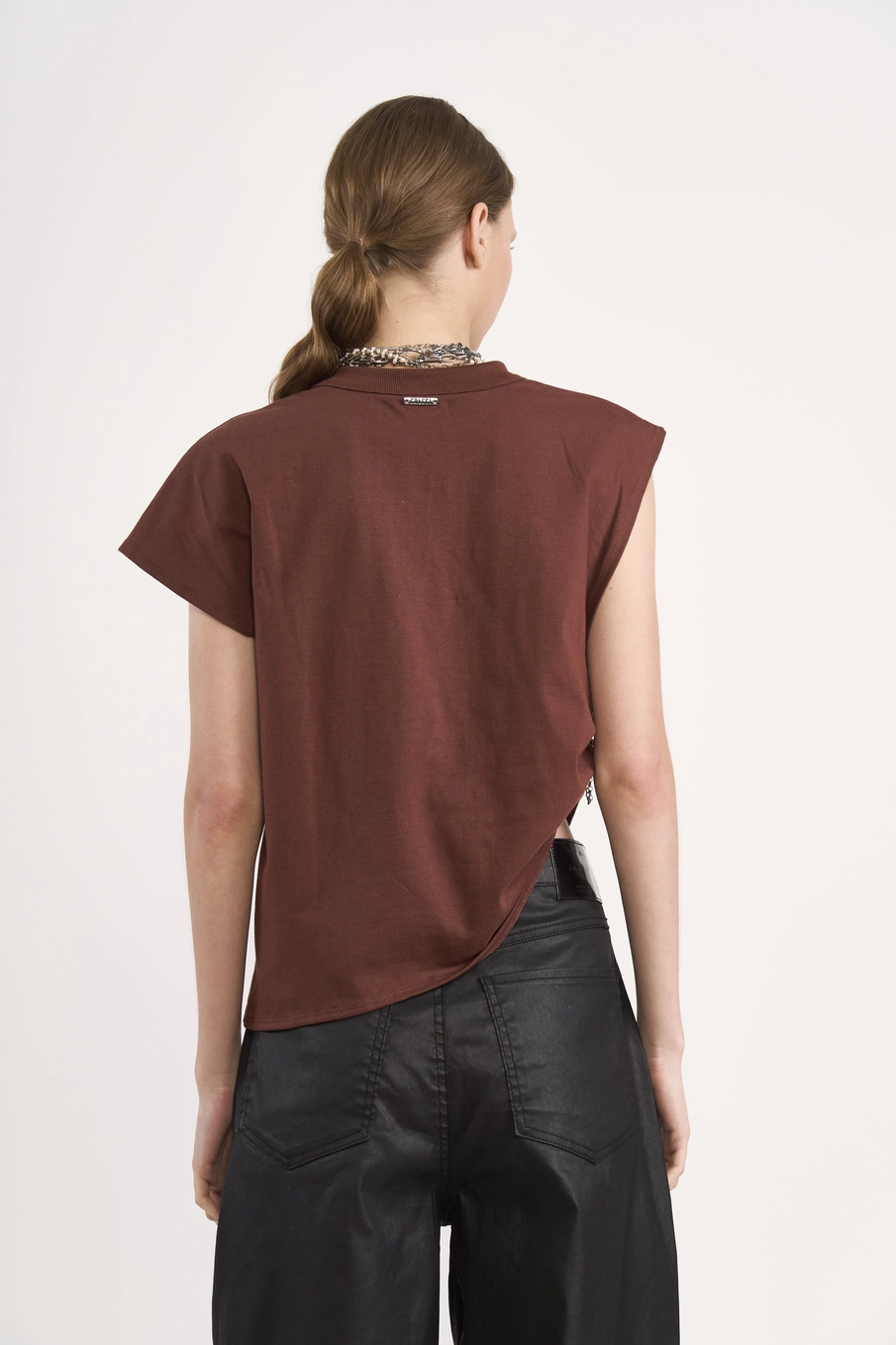 Camiseta Feminina Reta Com Abertura Lateral Marrom