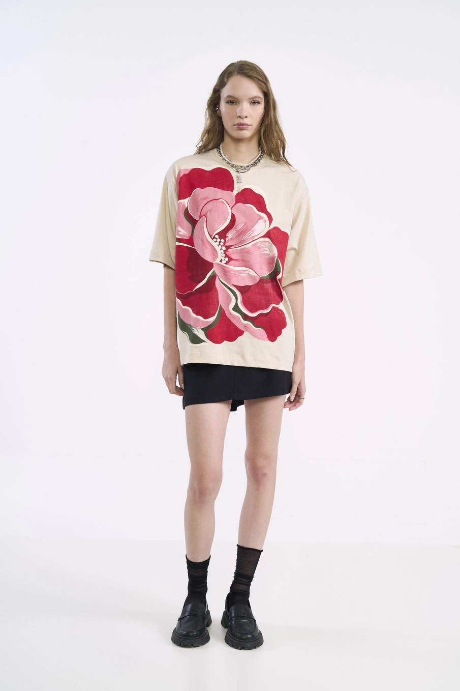 Camiseta Oversized Estampa Floral Bege