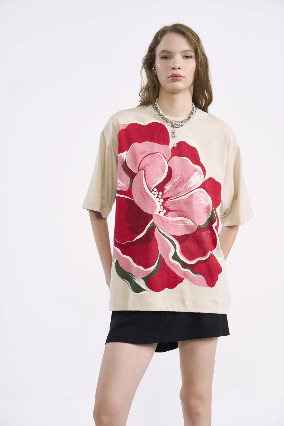 Camiseta Oversized Estampa Floral Bege