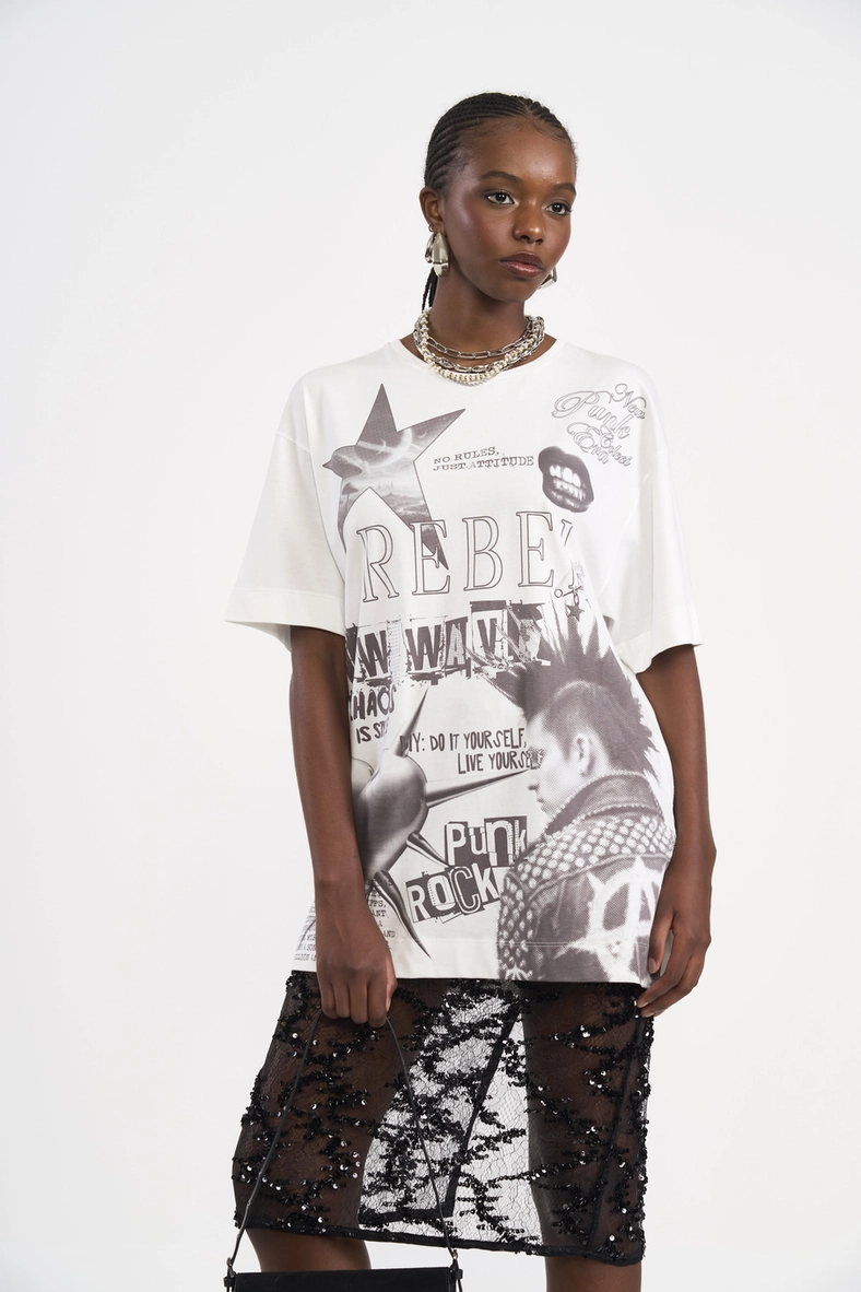 Camiseta Oversized Com Estampa Frontal