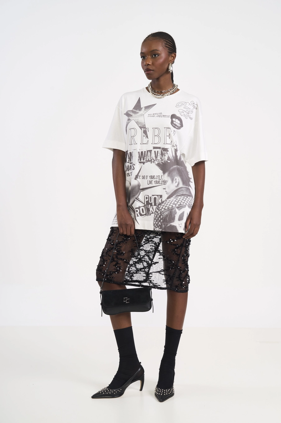 Camiseta Oversized Com Estampa Frontal Off Shell