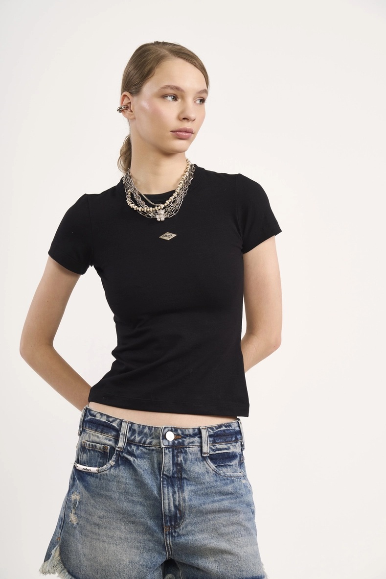 Camiseta Slim Fit Básica Com Aplicação De Logo