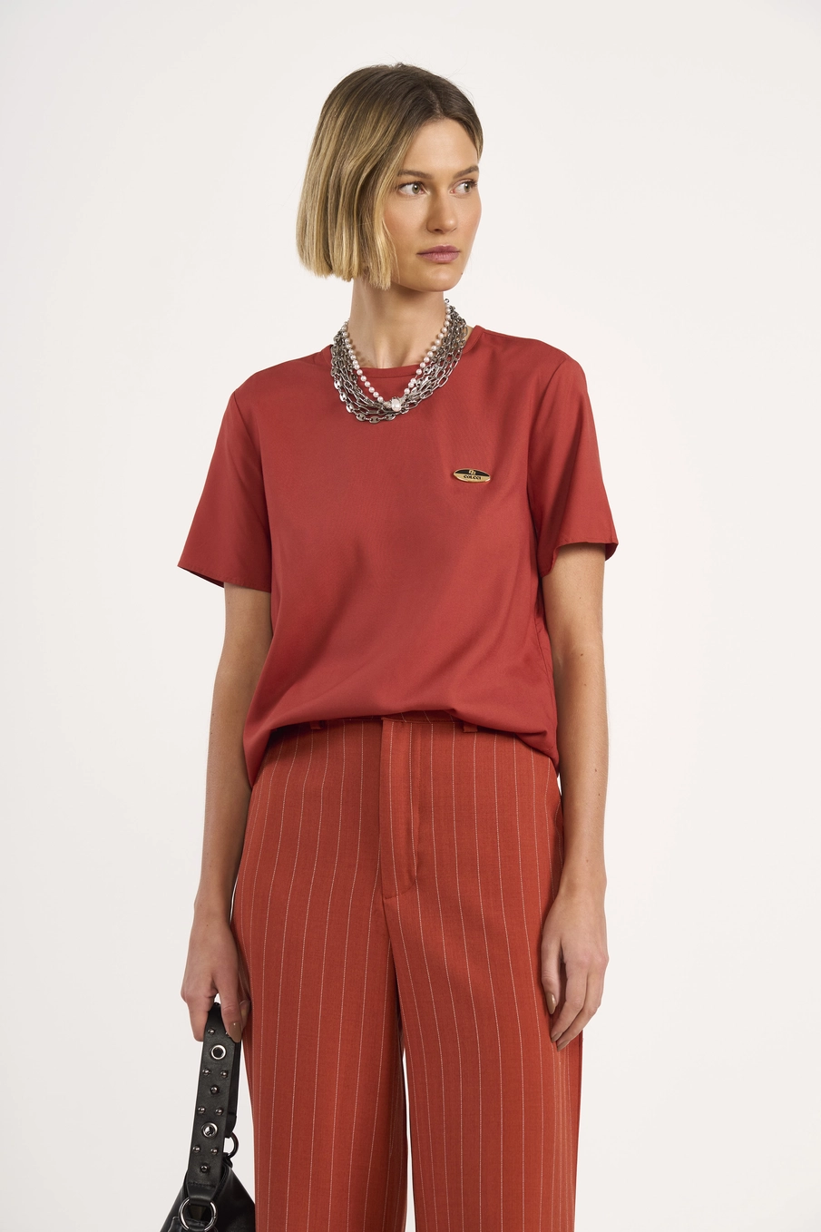 Camiseta Feminina Com Recorte Nas Costas Marrom
