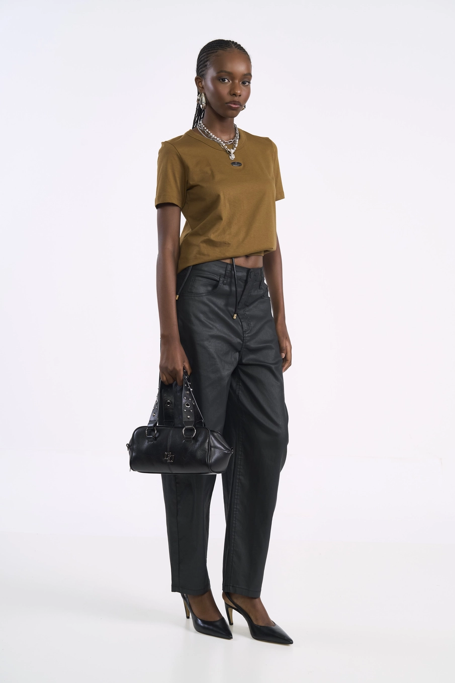Camiseta Cropped Básica Logo Front Marrom