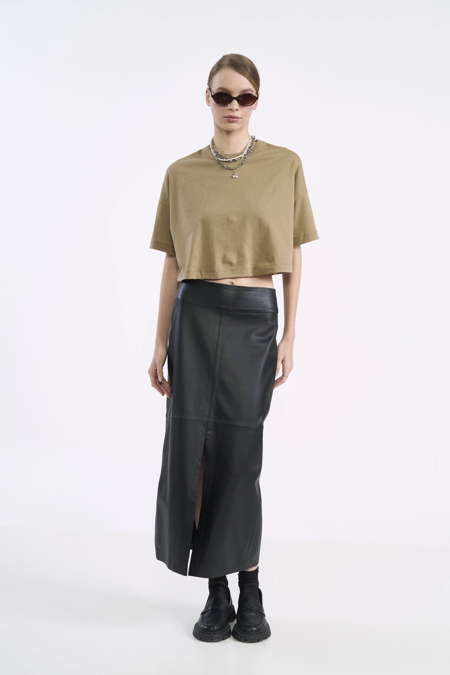 Camiseta Cropped Boxy Com Estampa Nas Costas Bege
