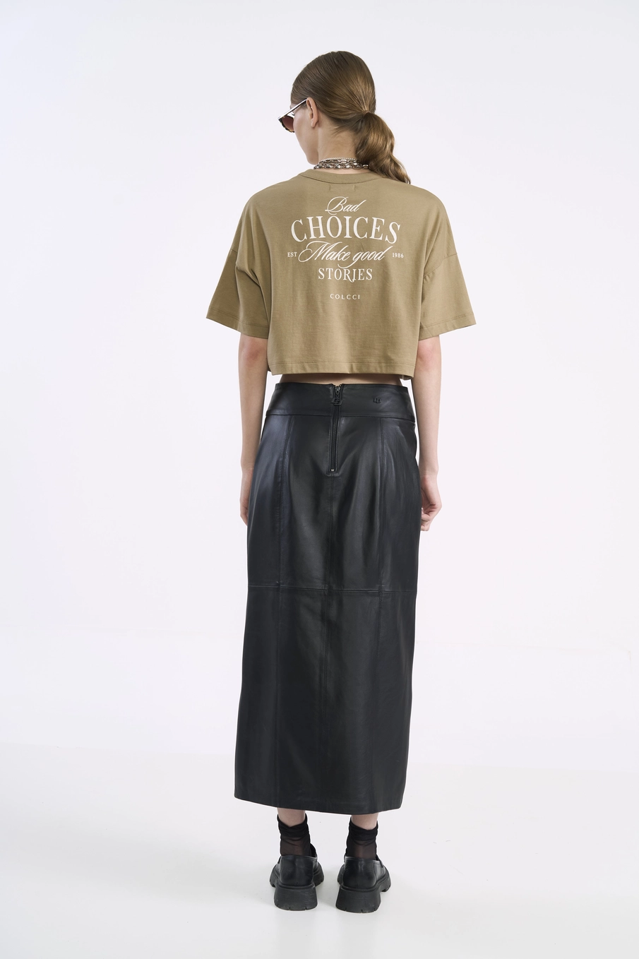 Camiseta Cropped Boxy Com Estampa Nas Costas Bege