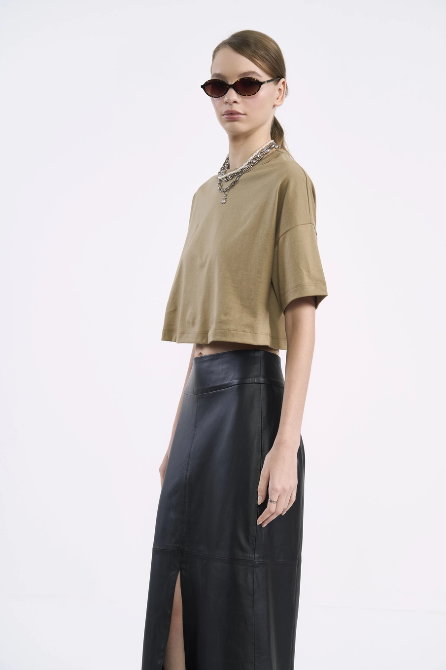 Camiseta Cropped Boxy Com Estampa Nas Costas Bege