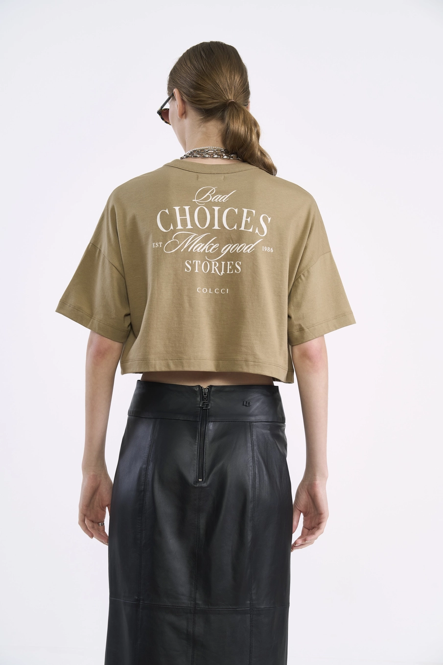 Camiseta Cropped Boxy Com Estampa Nas Costas Bege