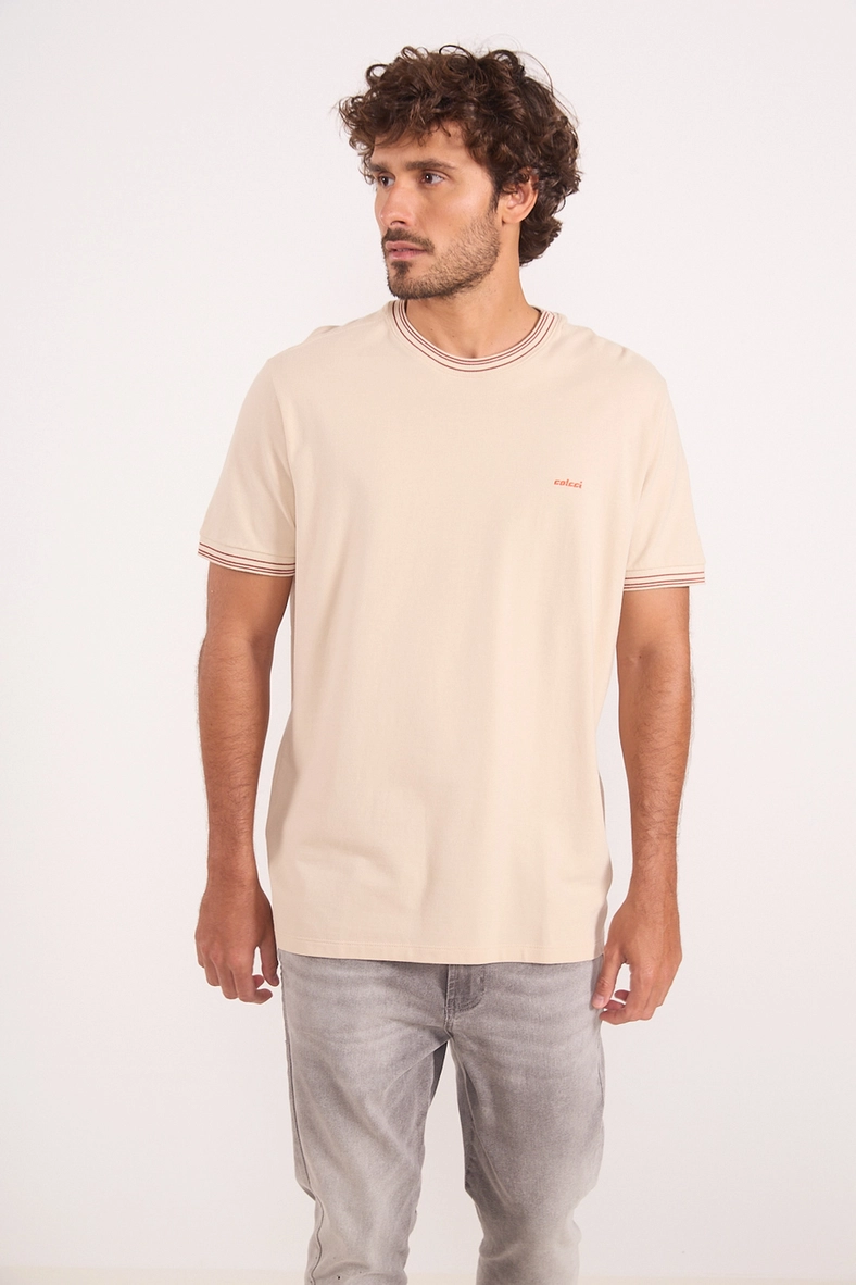 Camiseta Masculina Com Detalhe De Listras Na Manga