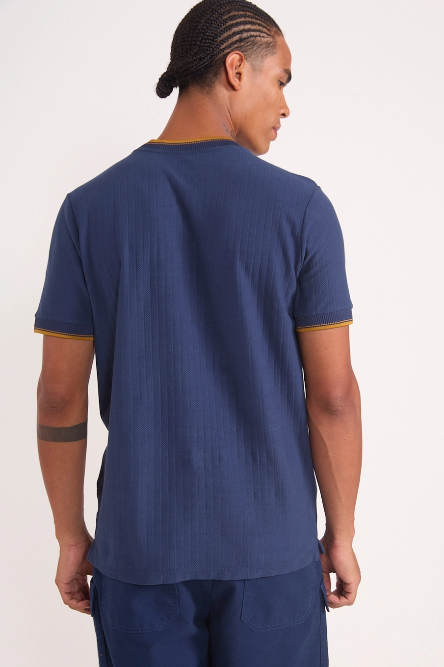 Camiseta Algodão Canelado Com Detalhe Contrastante Azul