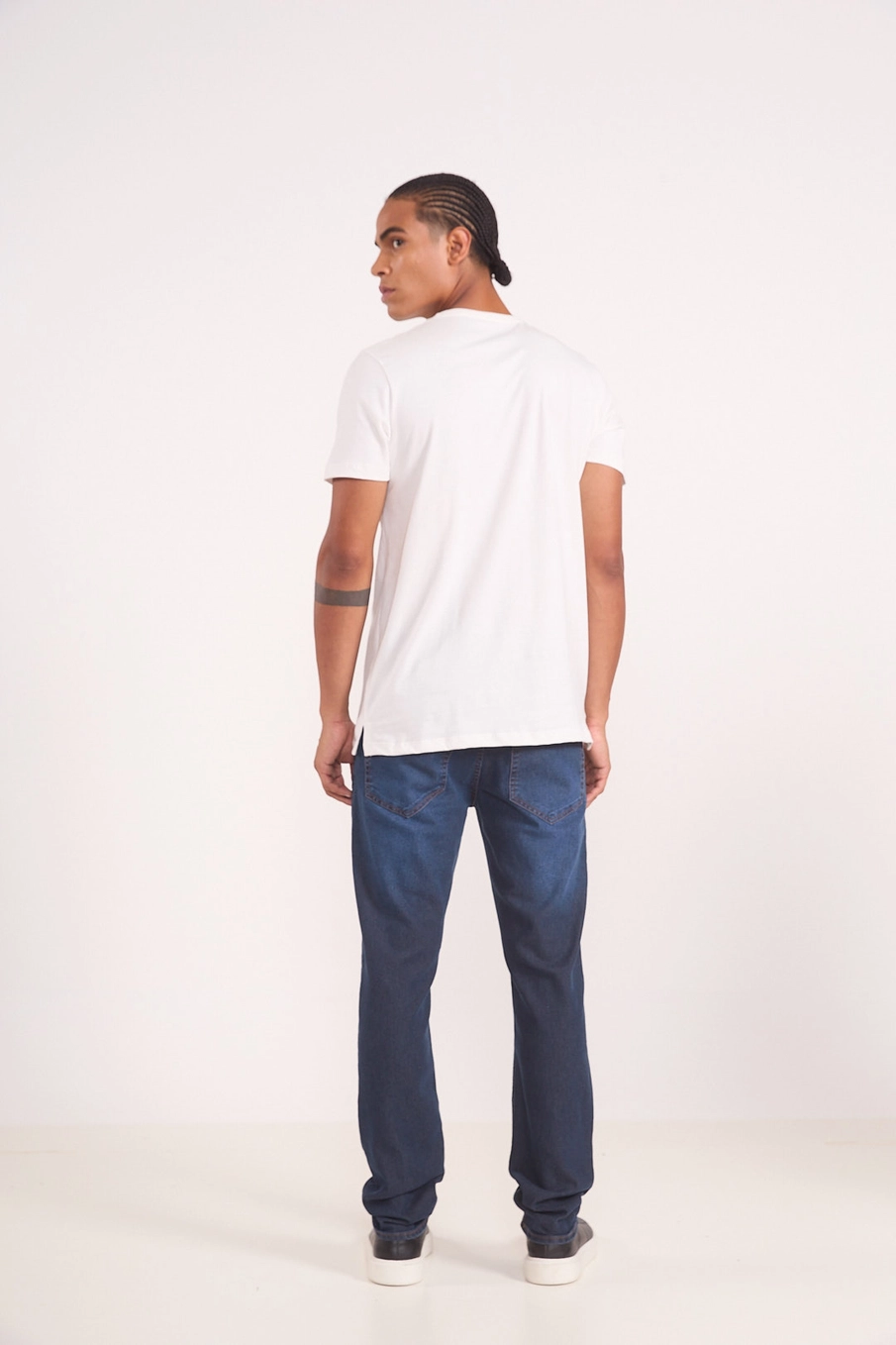 Camiseta Masculina Básica Off Shell