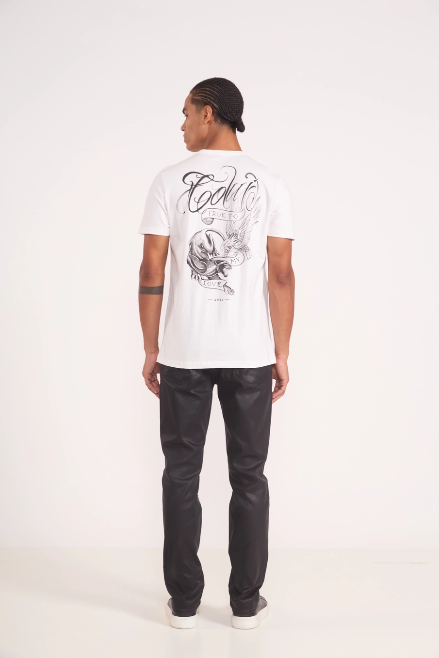 Camiseta Masculina Reta Com Estampa Costas Off Shell