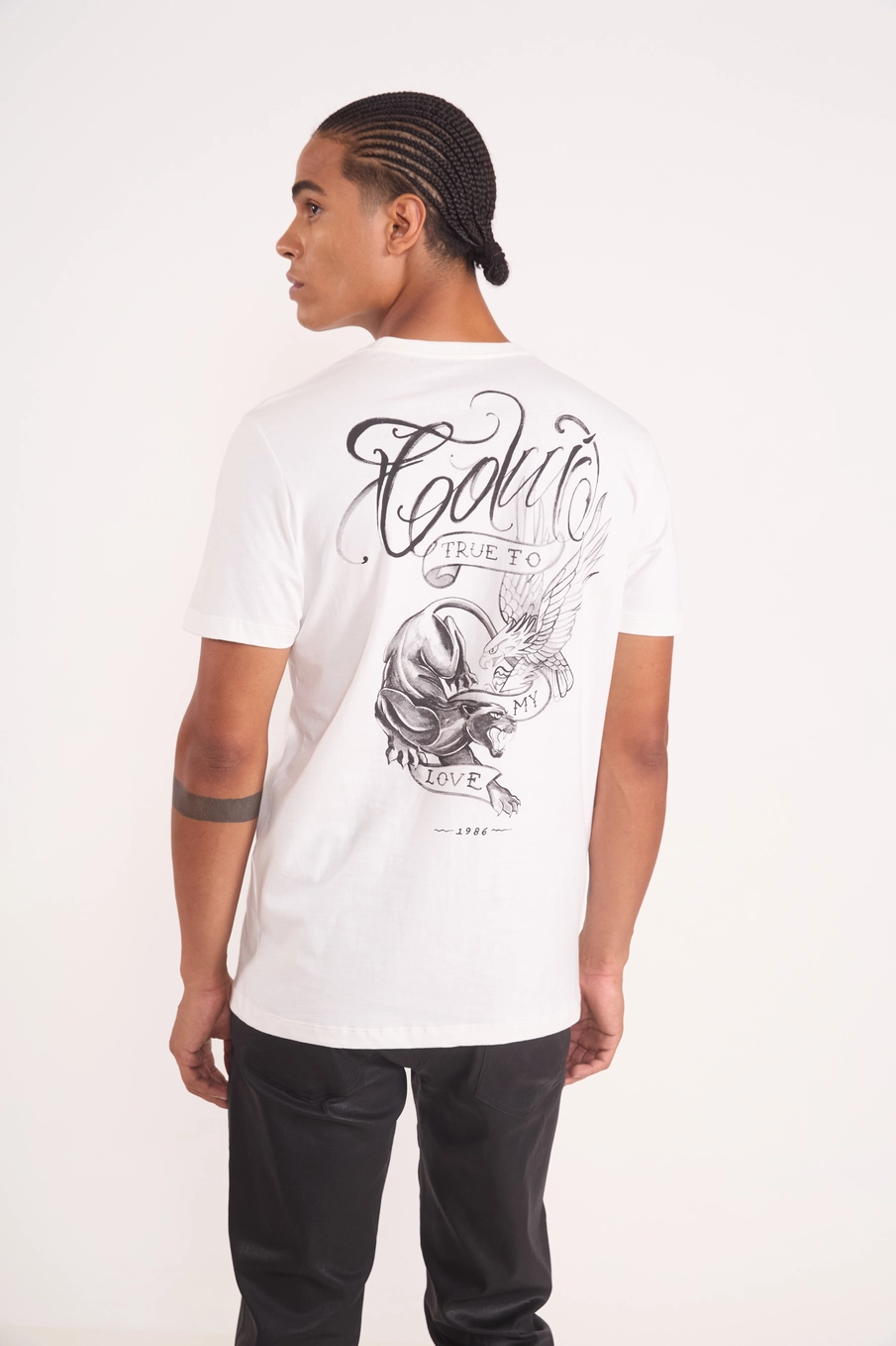 Camiseta Masculina Reta Com Estampa Costas Off Shell