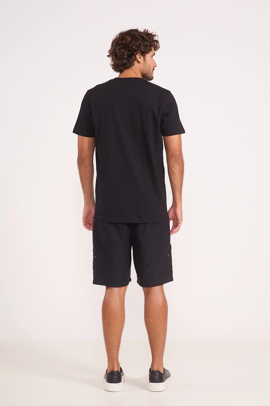 Camiseta Reta Urban Metal Logo Preto
