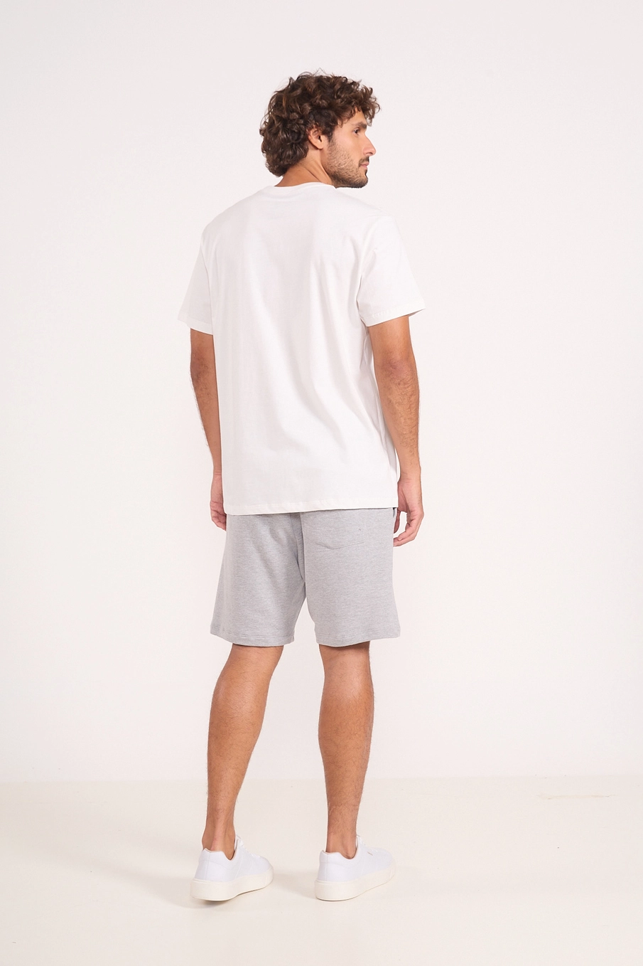 Camiseta Básica Com Logo Em Relevo Off Shell